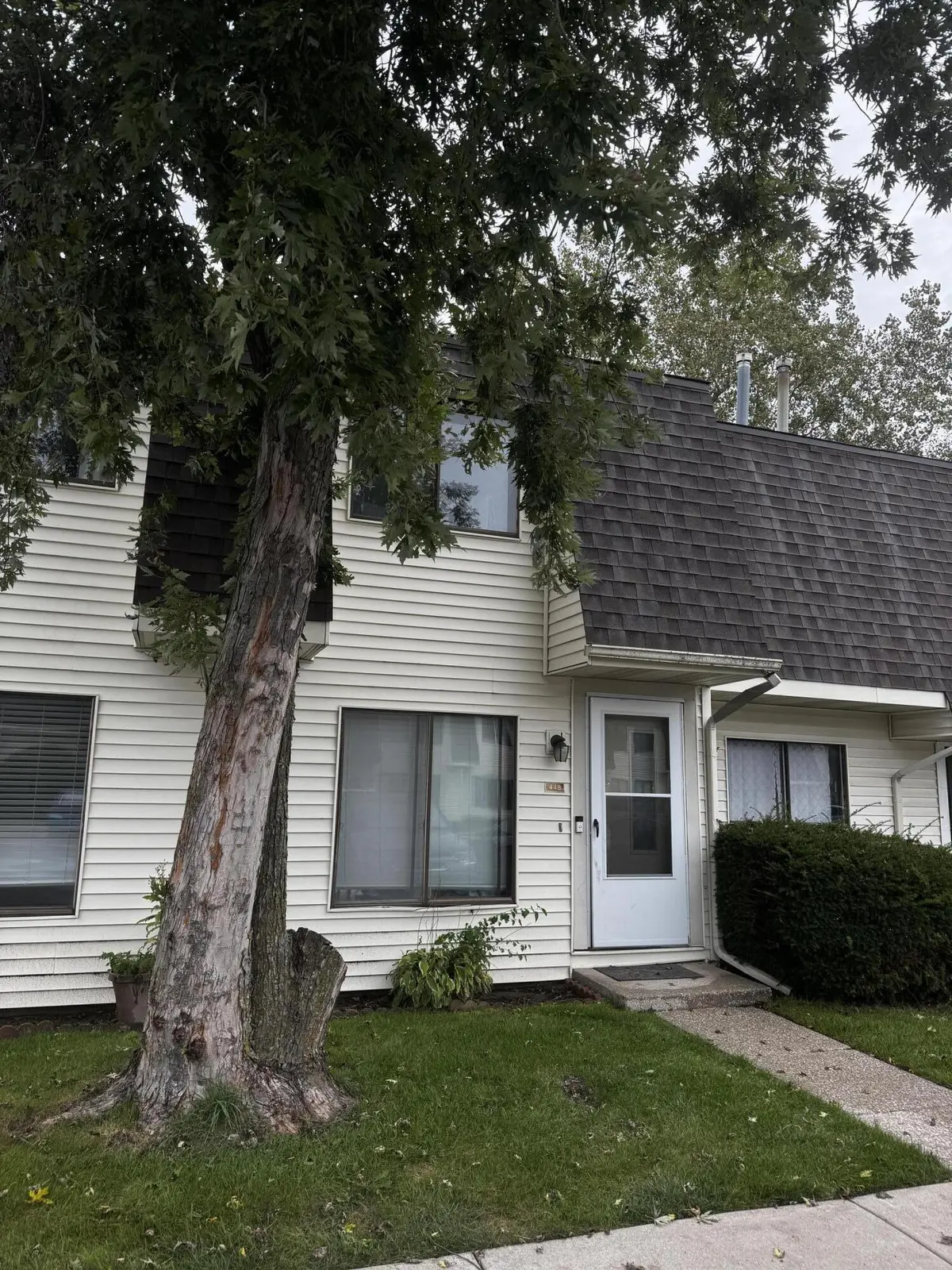 448 E 60th PL, Merrillville, IN 46410