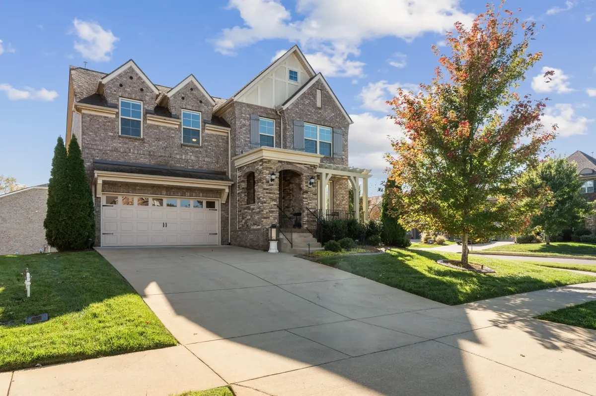 687 Fall Creek Cir, Goodlettsville, TN 37072