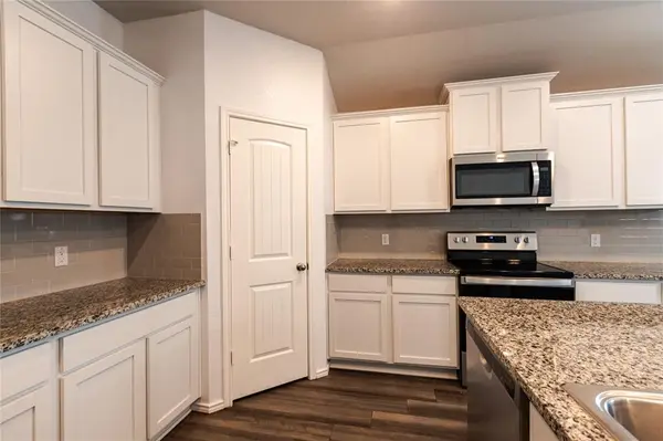 209 Reagor DR, Taylor, TX 76574