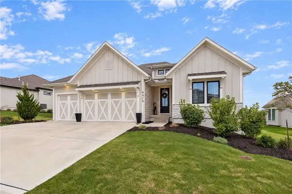 4315 Aspen DR, Basehor, KS 66007