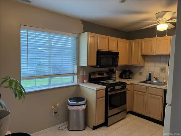 104 Owls Nest CT, Manorville, NY 11949