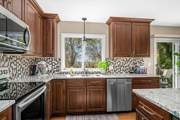 102 Northfield St, Duluth, MN 55803