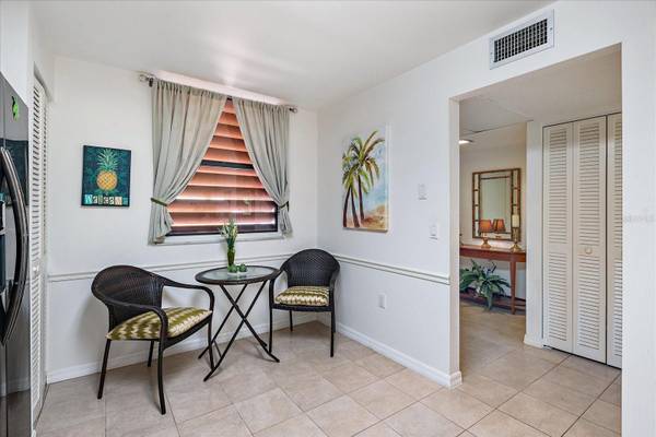 211 PINENEEDLE DR #211, Bradenton, FL 34210
