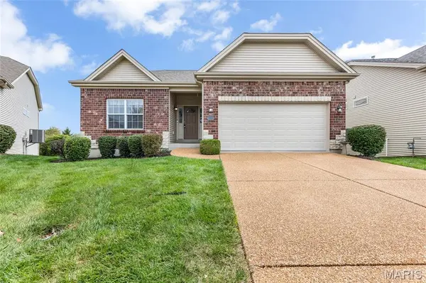 1216 Emerald Gardens DR, St Peters, MO 63376