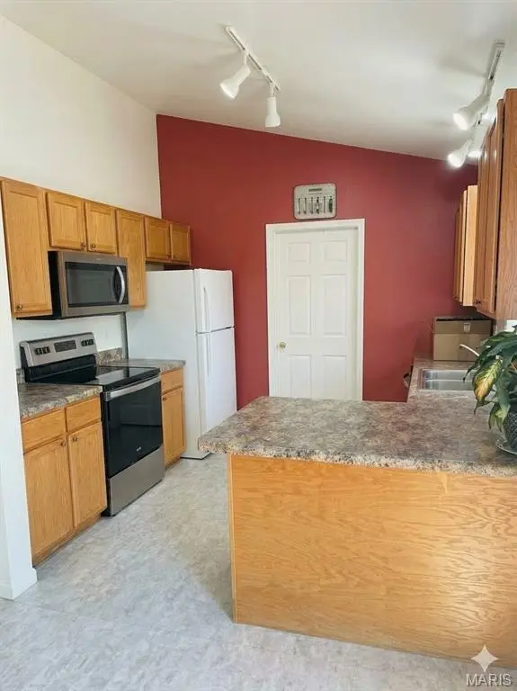 181 Granite Pointe LN, Winfield, MO 63389
