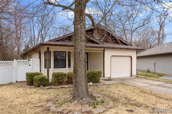 701 OAK HOLLOW CT, O'fallon, IL 62269