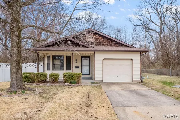 701 OAK HOLLOW CT, O'fallon, IL 62269