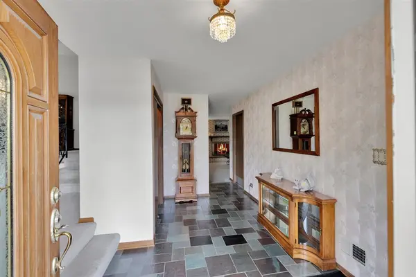 21W200 North LN, Itasca, IL 60143