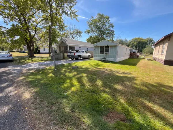 1004 Case ST, Centralia, IL 62801