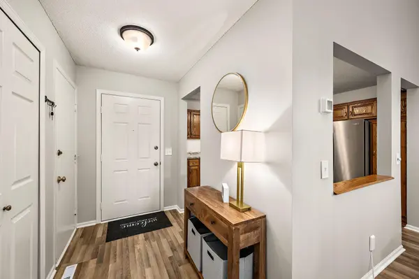 631 Bighorn DR, Chanhassen, MN 55317