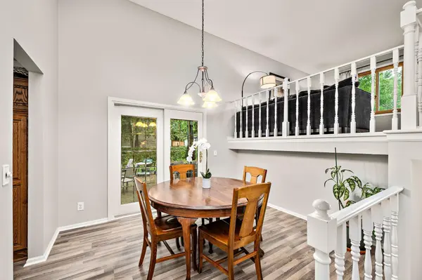 631 Bighorn DR, Chanhassen, MN 55317