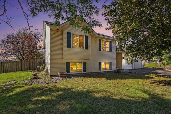 7850 Grinnell CT E, Lakeville, MN 55044
