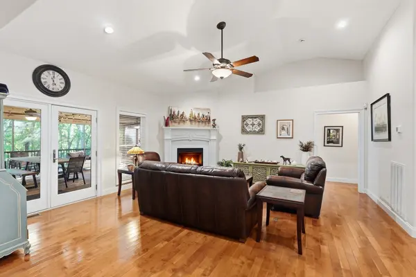 53 Bingham Ln, Crossville, TN 38558