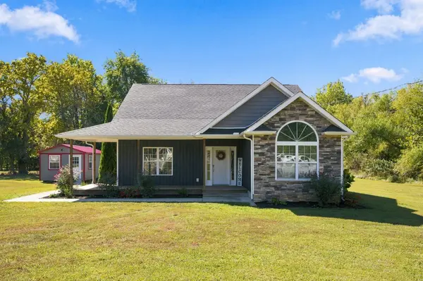 1017 Glendale Dr, Dickson, TN 37055