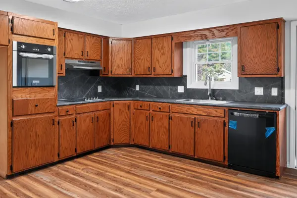 821 W San Martin ST, Bolivar, MO 65613