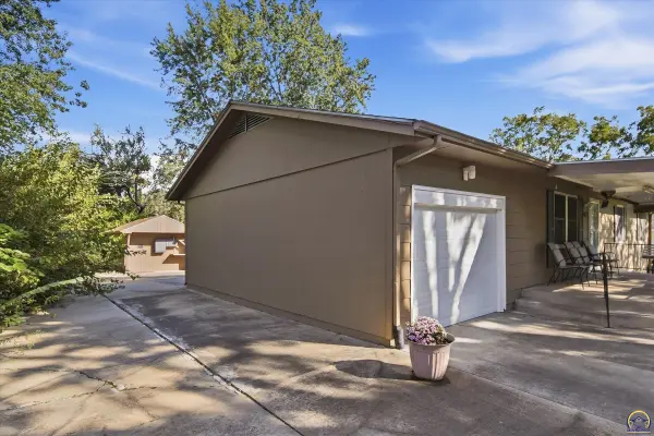 3112 SE Wisconsin AVE, Topeka, KS 66605