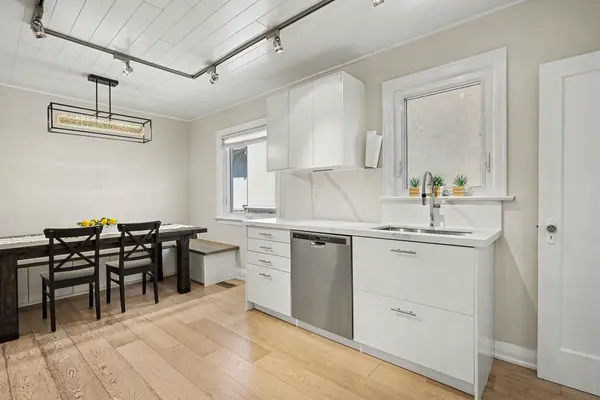 28 Inverleigh DR, Toronto W07, ON M8Y 3E3