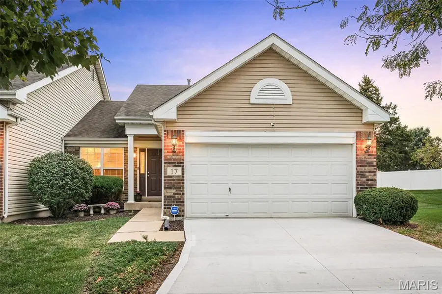 17 Belmonte CT, Lake St Louis, MO 63368