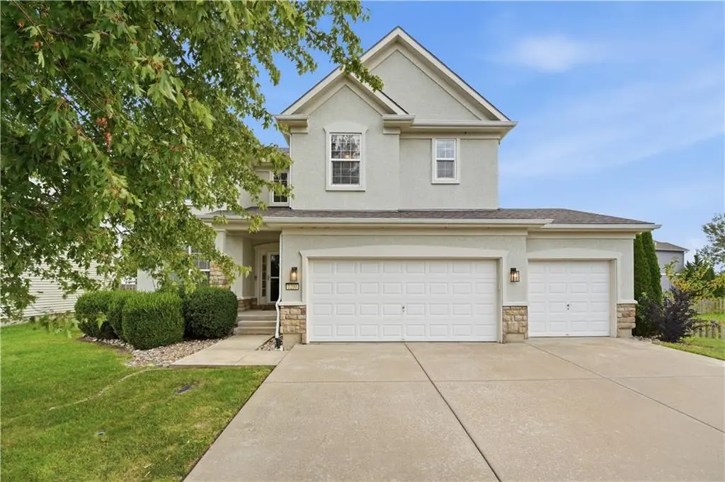 1200 SW Sapperton RD, Lee's Summit, MO 64083