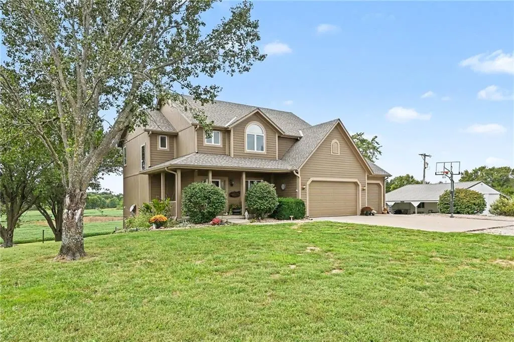 14275 142nd ST, Bonner Springs, KS 66012