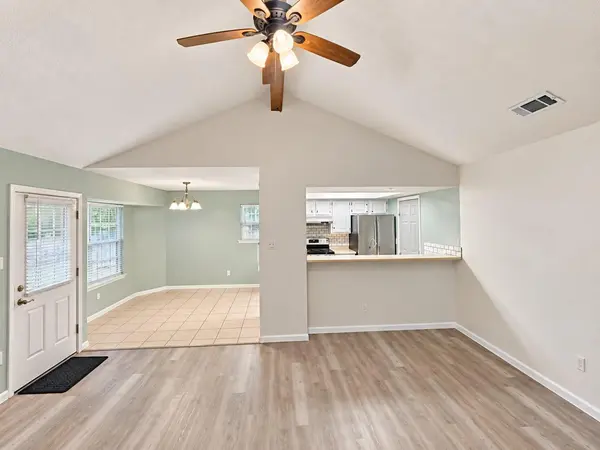 305 Meadowcreek CIR, Round Rock, TX 78664