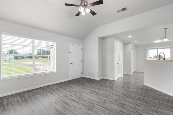 407 E Pietzsch ST, Bartlett, TX 76511
