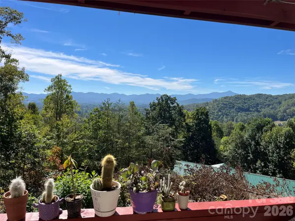 121 Hidden Meadow DR, Candler, NC 28715