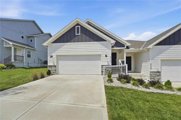 2136 SW Osage DR, Lee's Summit, MO 64082
