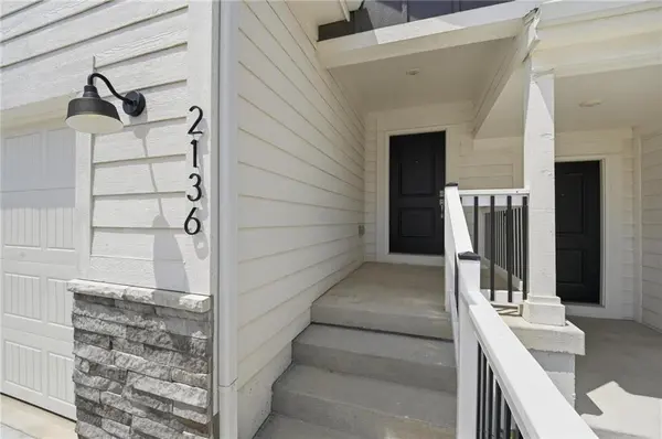 2136 SW Osage DR, Lee's Summit, MO 64082
