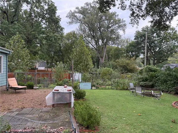 4605 W 72nd TER, Prairie Village, KS 66208