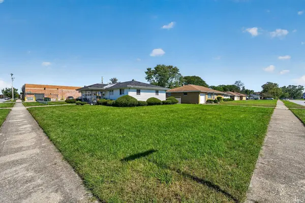 450 S Lombardy DR, South Bend, IN 46619-2609