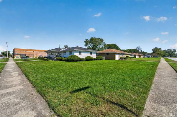 450 S Lombardy DR, South Bend, IN 46619-2609
