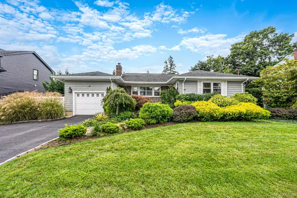 20 Argonne PL, Massapequa, NY 11758