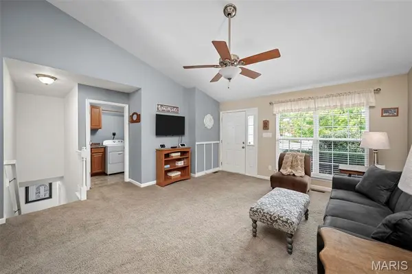 17 Belmonte CT, Lake St Louis, MO 63368
