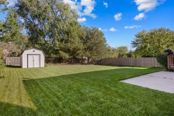 225 Farmhill DR, Algonquin, IL 60102