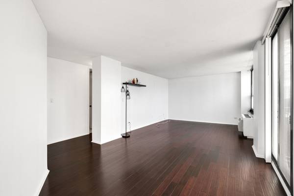 3925 Triumvera DR #12E, Glenview, IL 60025