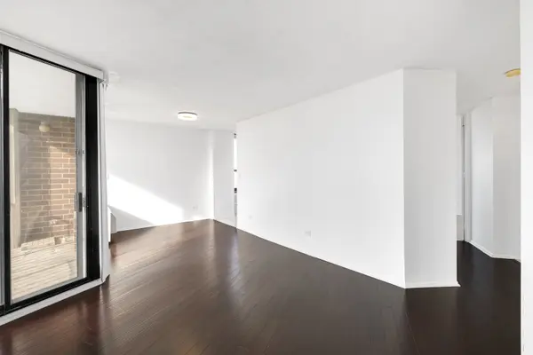 3925 Triumvera DR #12E, Glenview, IL 60025