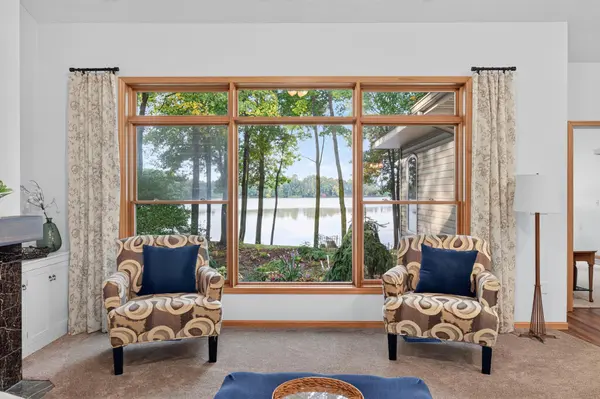 11140 Lake Pointe DR, Chisago City, MN 55013