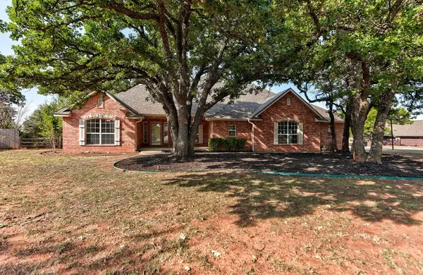 204 Persimmon Ridge DR, Blanchard, OK 73010