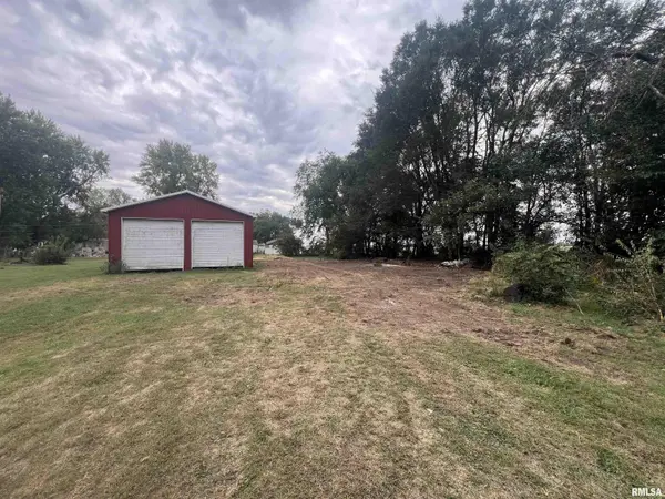 813 W ELM ST, Mason City, IL 62664