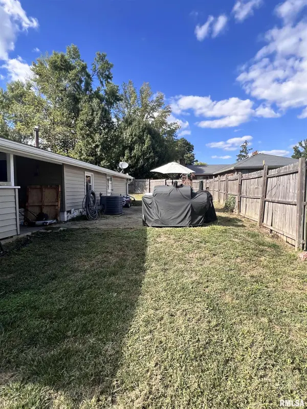 203 PLUM ST, Anna, IL 62906
