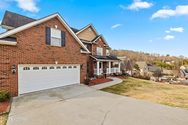 1911 Cascade Falls Lane, Knoxville, TN 37931