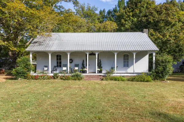 6040 Hwy 438 W, Linden, TN 37096
