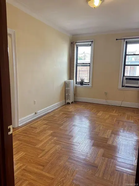 37-16 83 ST #3F, Flushing, NY 11372