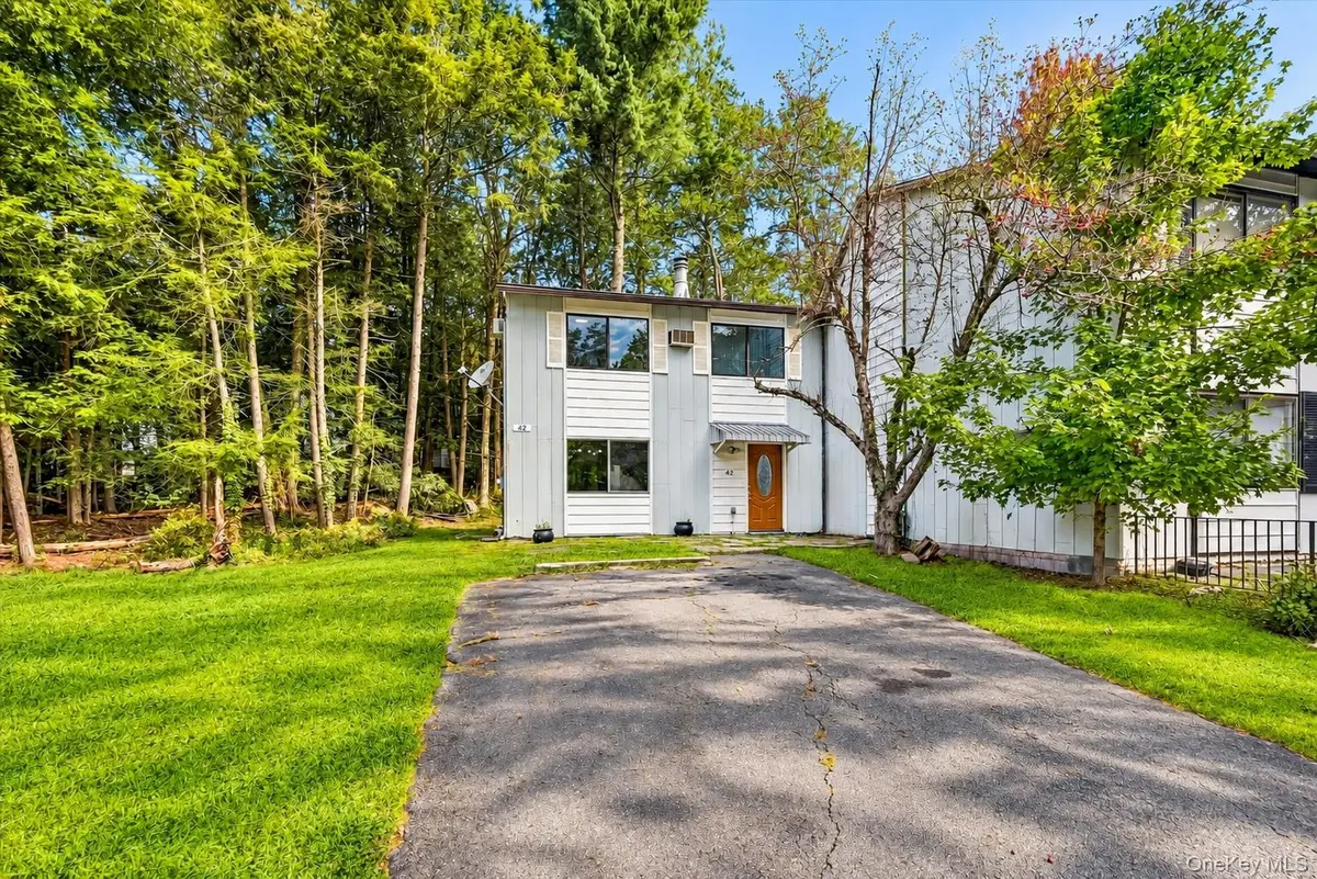 42 Peter WAY, Kiamesha Lake, NY 12751