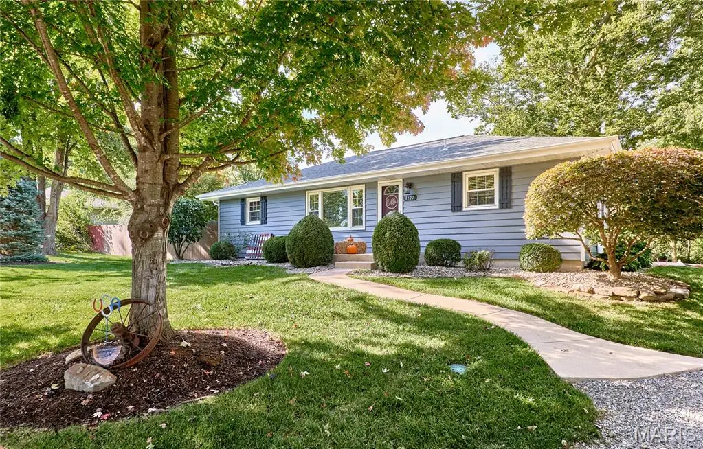 1127 Caulks Hill RD, St Charles, MO 63304