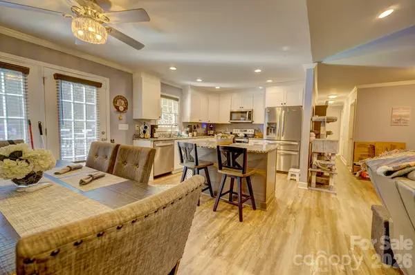 301 Delview DR, Cherryville, NC 28021
