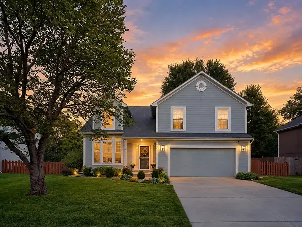 5907 Meadowsweet LN, Shawnee, KS 66226