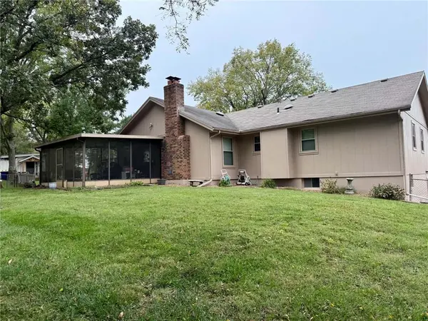 212 L ST, Lake Lotawana, MO 64086