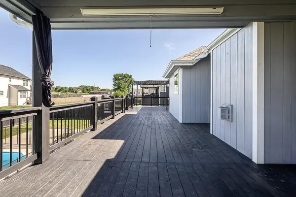 928 N Oak TER, Tonganoxie, KS 66086